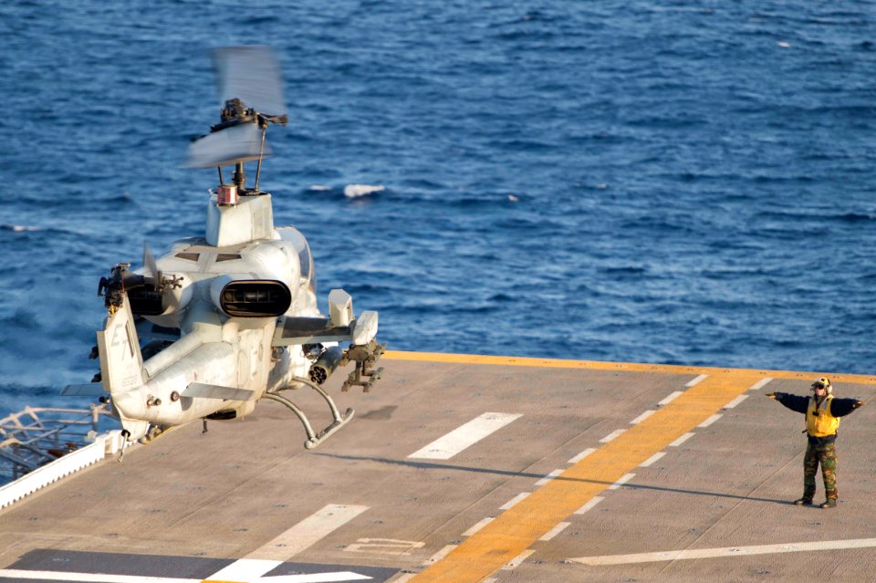 1st MAW helicopters train on Bonhomme Richard 130126-N-IY633-098