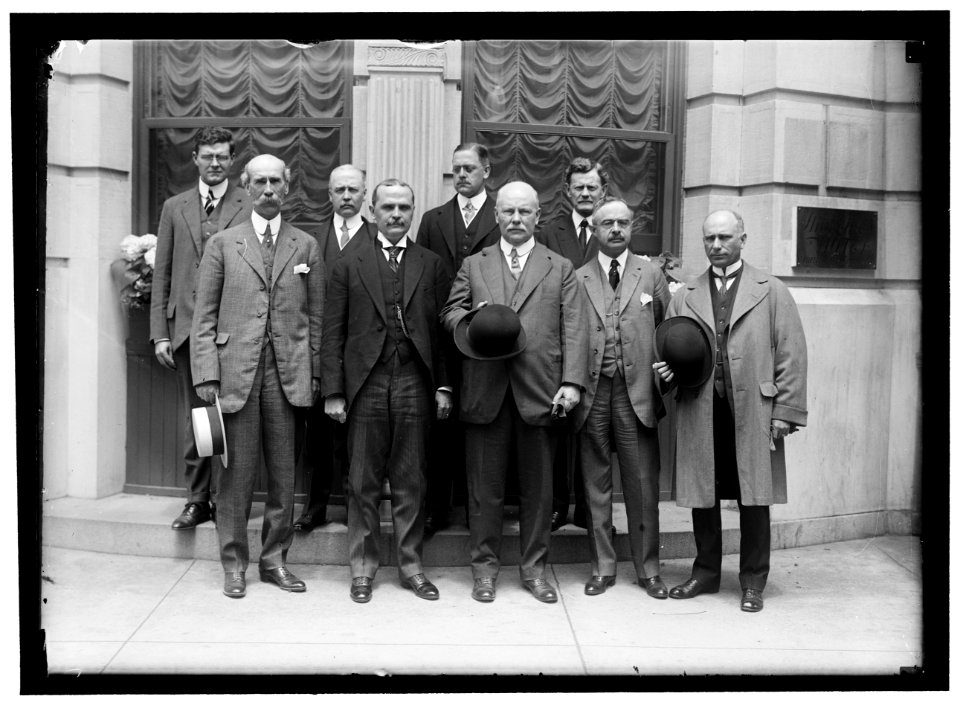 1ST PAN AMERICAN FINANCIAL CONFERENCE, WASHINGTON, D.C., MAY 1915. COSTA RICAN DELEGATION. FRONT- UNIDENTIFIED; MARIANO GUARDIA; JOHN M. KEITH; OTHERS UNIDENTIFIED. REAR- UNIDENTIFIED, LCCN2016866481