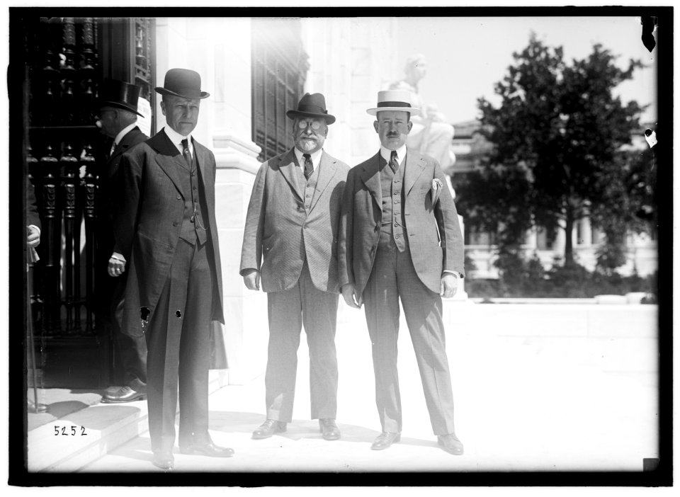 1ST PAN AMERICAN FINANCIAL CONFERENCE, WASHINGTON, D.C., MAY 1915. JOHN BASSETT MOORE IN CENTER, 2 UNIDENTIFIED LCCN2016866425