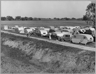 2 1-2 miles S.E. of Westley, Stanislaus County, San Joaquin Valley, California. Trailer section of l . . . - NARA - 521708