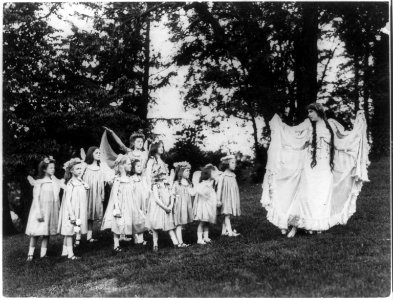 2 scenes from Pastoral Plays, Wash., D.C., May 1906- Procession - Spring and her attendants LCCN2005686686
