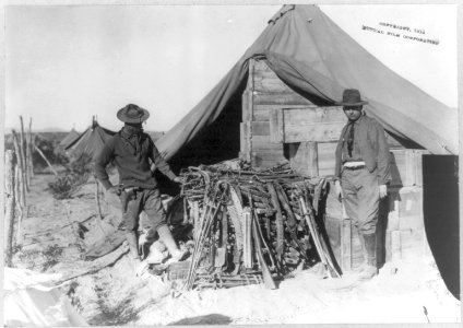 2 U.S. soldiers with pile of captured Mex. weapons LCCN2017645078