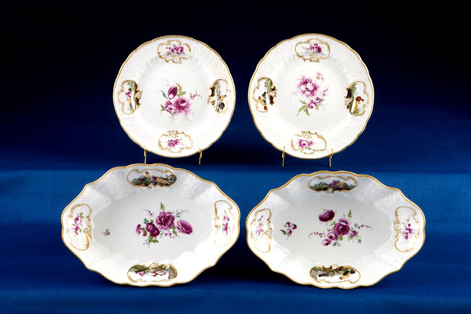 2 tallrikakr och 2 fat - Hallwylska museet - 87176