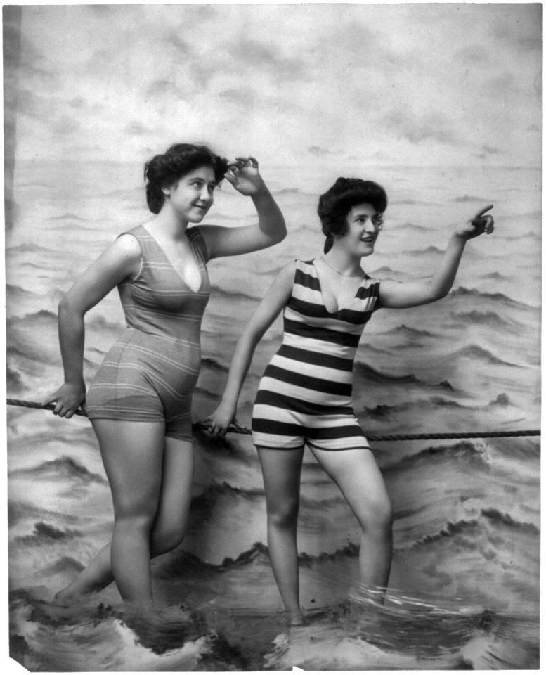 2 women in bathing suits LCCN2003675181