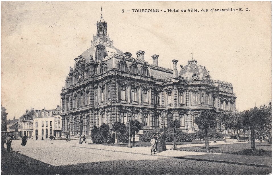2 – Tourcoing — L'Hôtel de Ville, vue d'ensemble - E. C