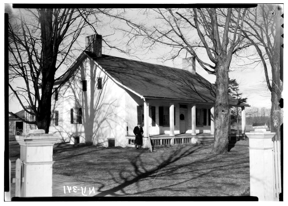 2. Historic American Buildings Survey, Nelson E. Baldwin, Photographer May 25, 1936, DETAIL OF SOUTH EAST ELEVATION. - - LOC - hhh.ny0912.photos.116050p