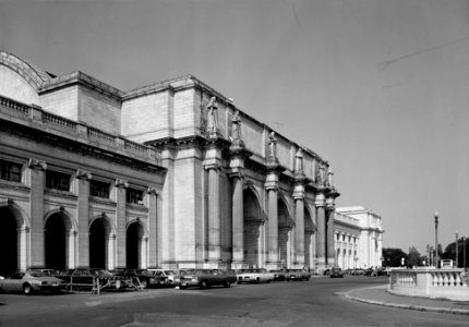 2. GENERAL VIEW (CLOSER), SOUTH FRONT 1974 - Union Station 030011pv