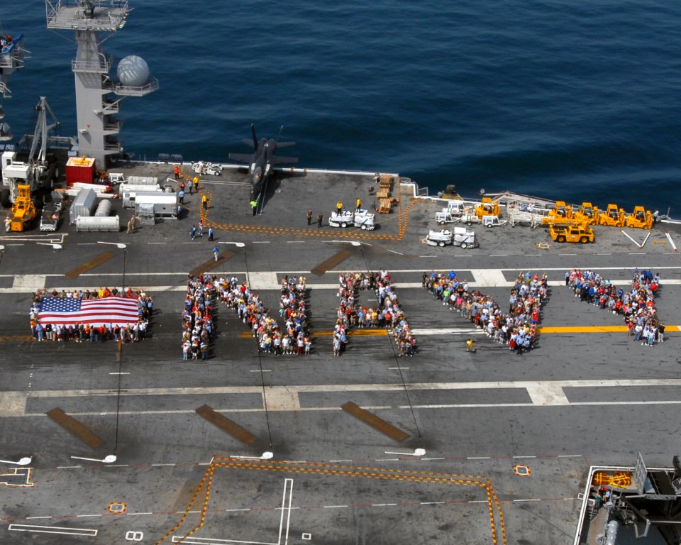 2008 Friends and Family Day Cruise 080830-N-KT462-030