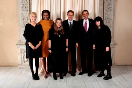 Obamas with Zapatero family photo