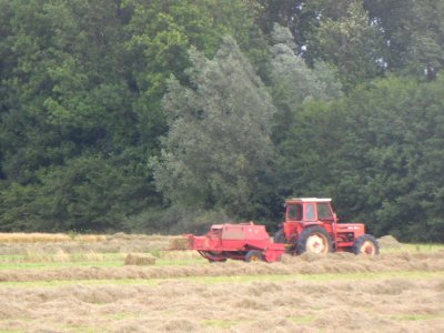 2009 persen van hooibalen op het land