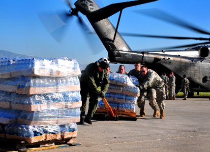 2010 Haiti earthquake relief efforts by the US Army photo