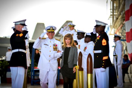 2012 NAVAIR Change of Command 120920-N-WL435-548