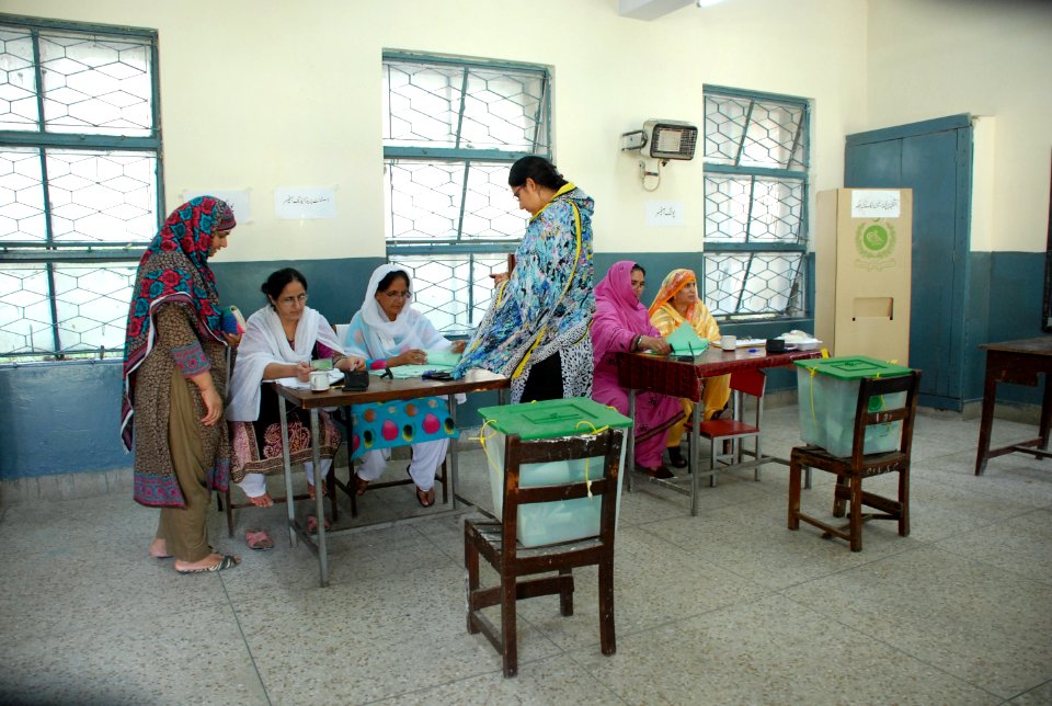 2013 Pakistani general election women vote
