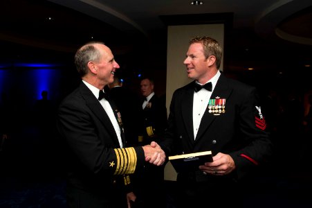 2014 USO annual Gala 141017-N-WL435-524