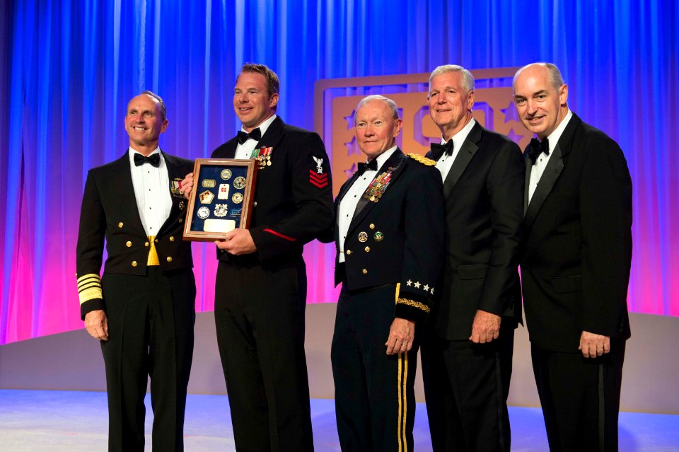 2014 USO annual Gala 141017-N-WL435-673