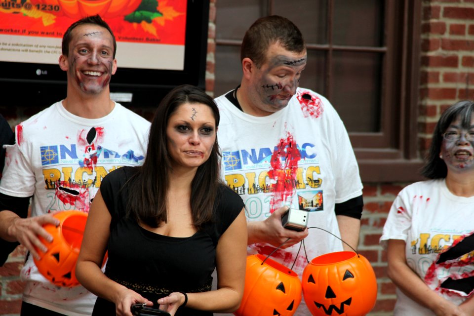 2015 CFC Halloween Costume Contest Fundraiser at NAVFAC HQ (21958349764)