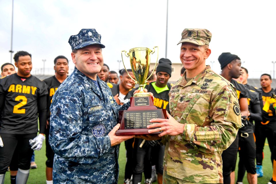 2016 17th Annual Army-Navy Flag Football Game At Joint Base Lewis-McChord 161118-N-EC099-577