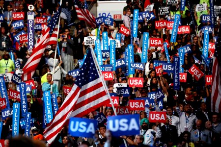 2016 DNC crowd Cof9LQfUsAE9LCi