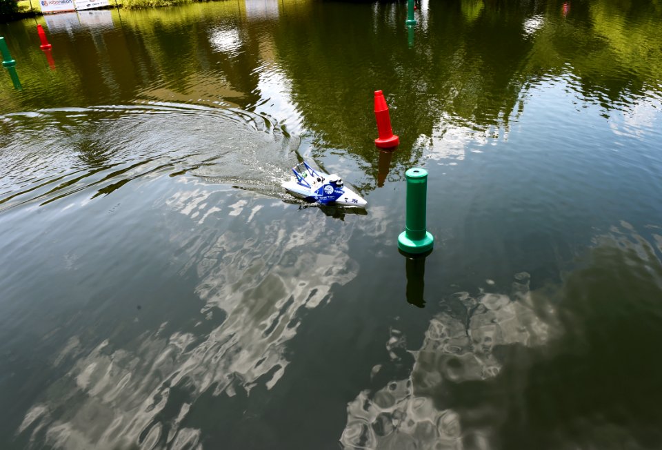 2016 Interanational RoboBoat Competition 160709-N-PO203-182