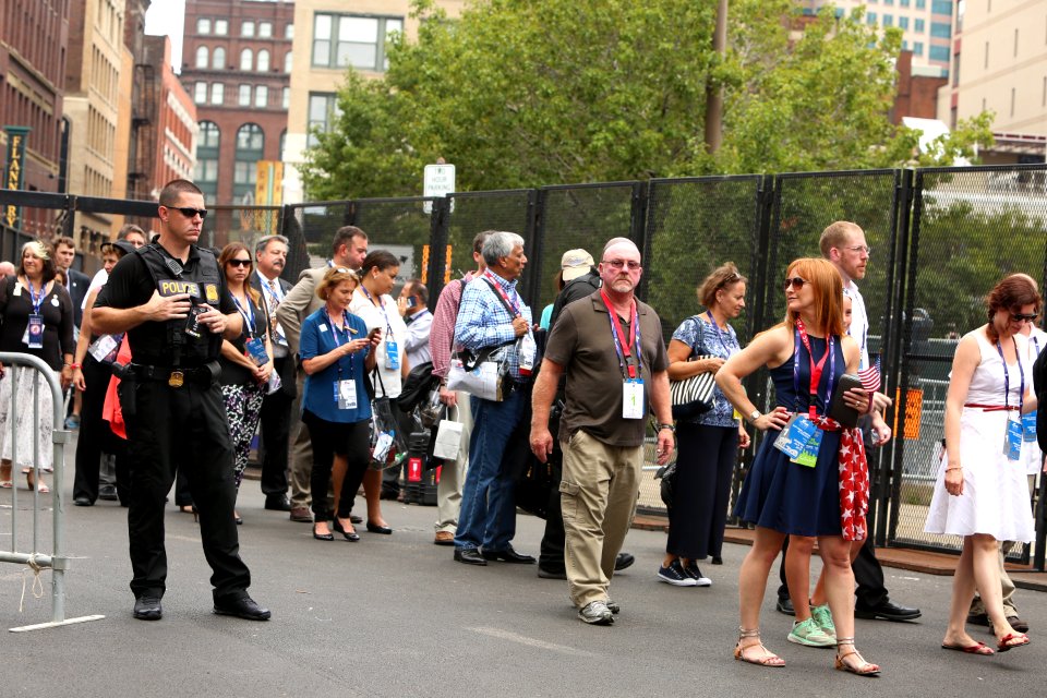 2016 RNC day 1 security line (2)