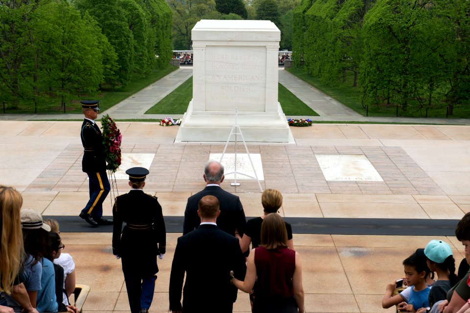 2017 National Capitol Texas A&M Club Wreath Ceremony at the Tomb of the Unknown Soldier (33341088284)