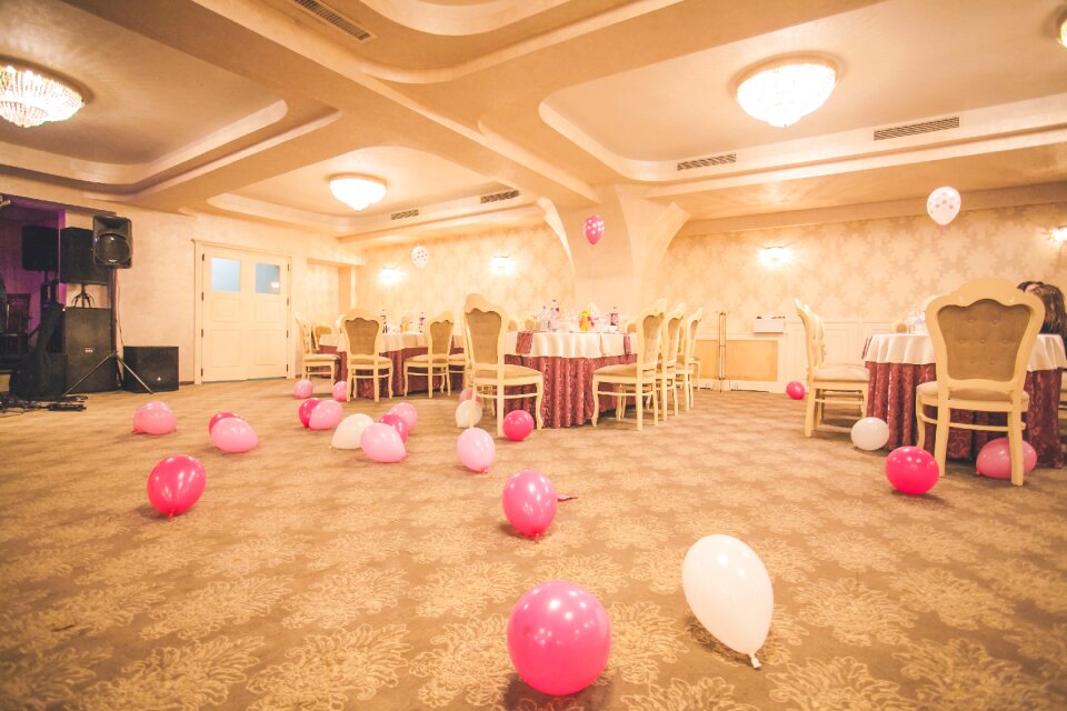 Table chairs balloon