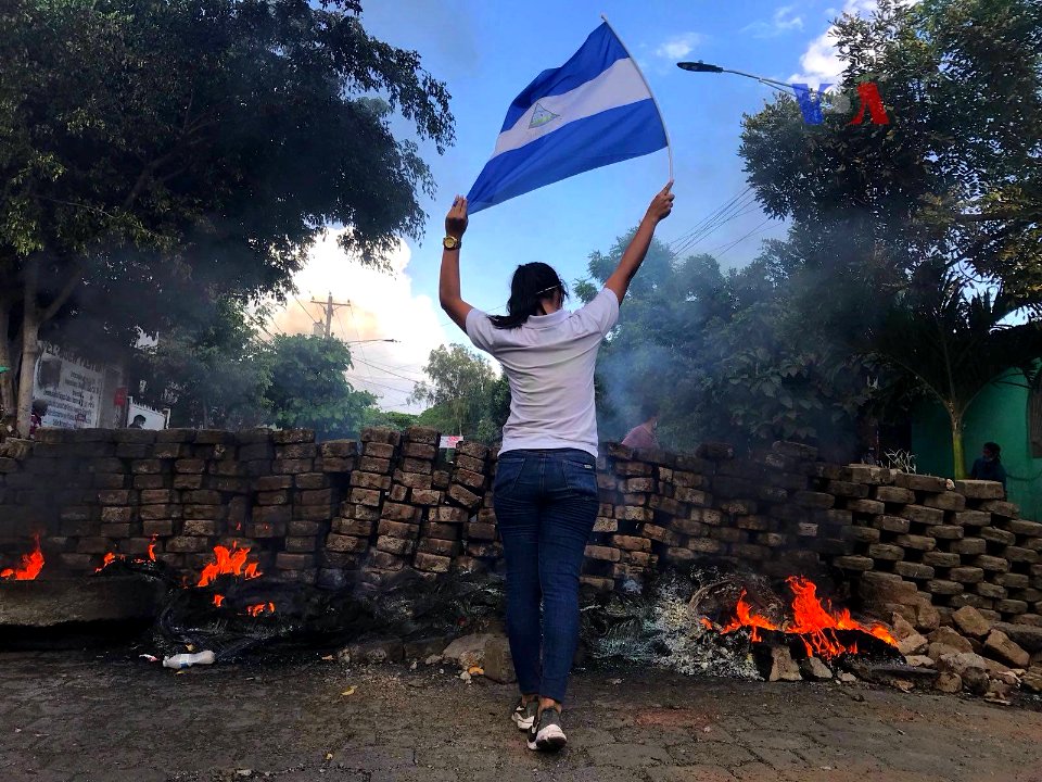2018 Nicaraguan protests - woman and flag