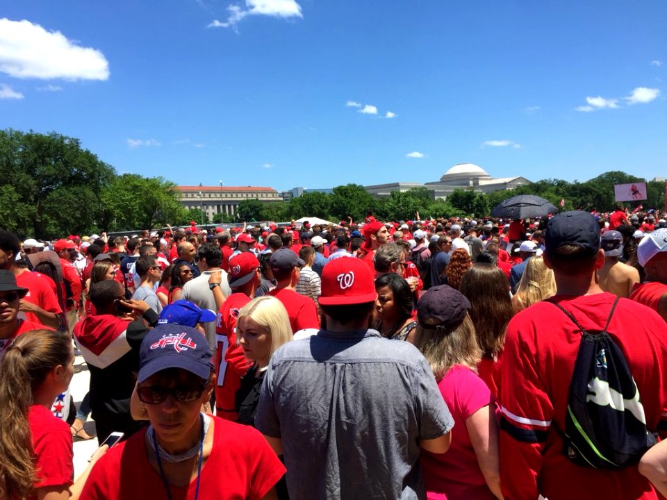 2018 Stanley Cup parade DfgXfCNX4AECub