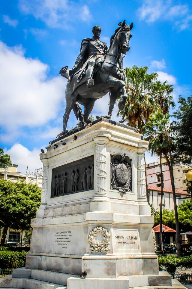 Monument trip simon bolivar