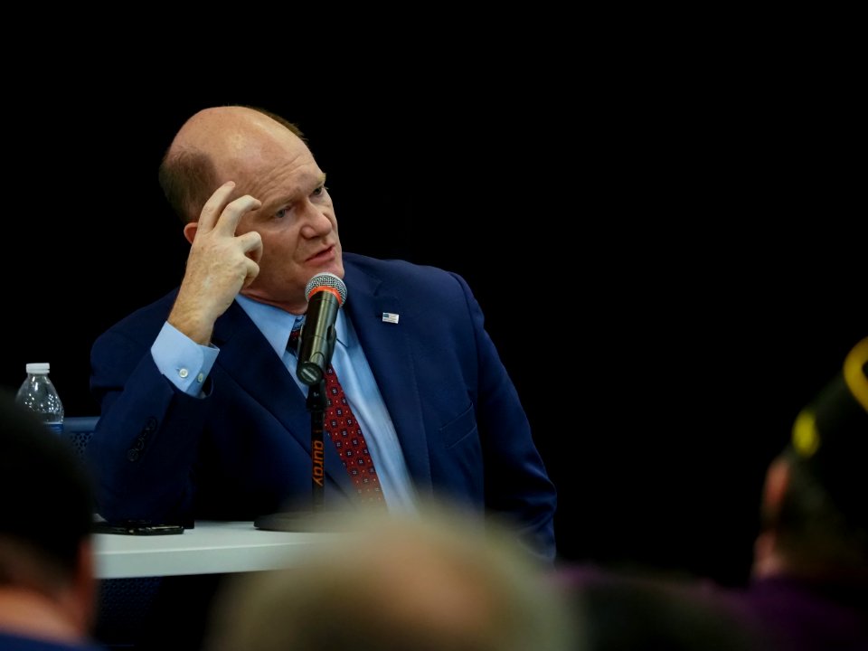 2019.4.12 Sen. Coons Town Hall (46720928325)