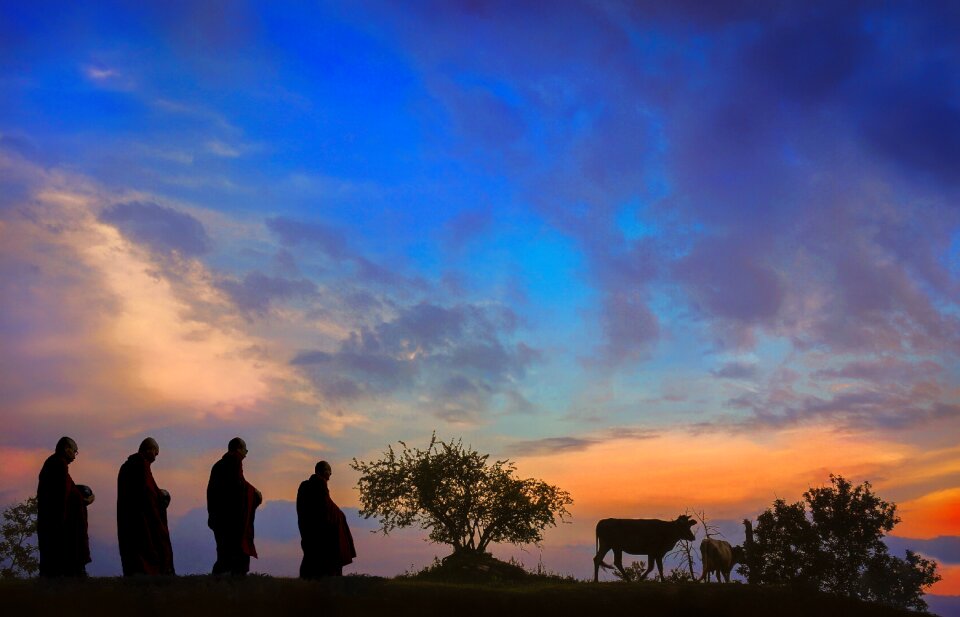 Alms-round monastery theravada buddhism