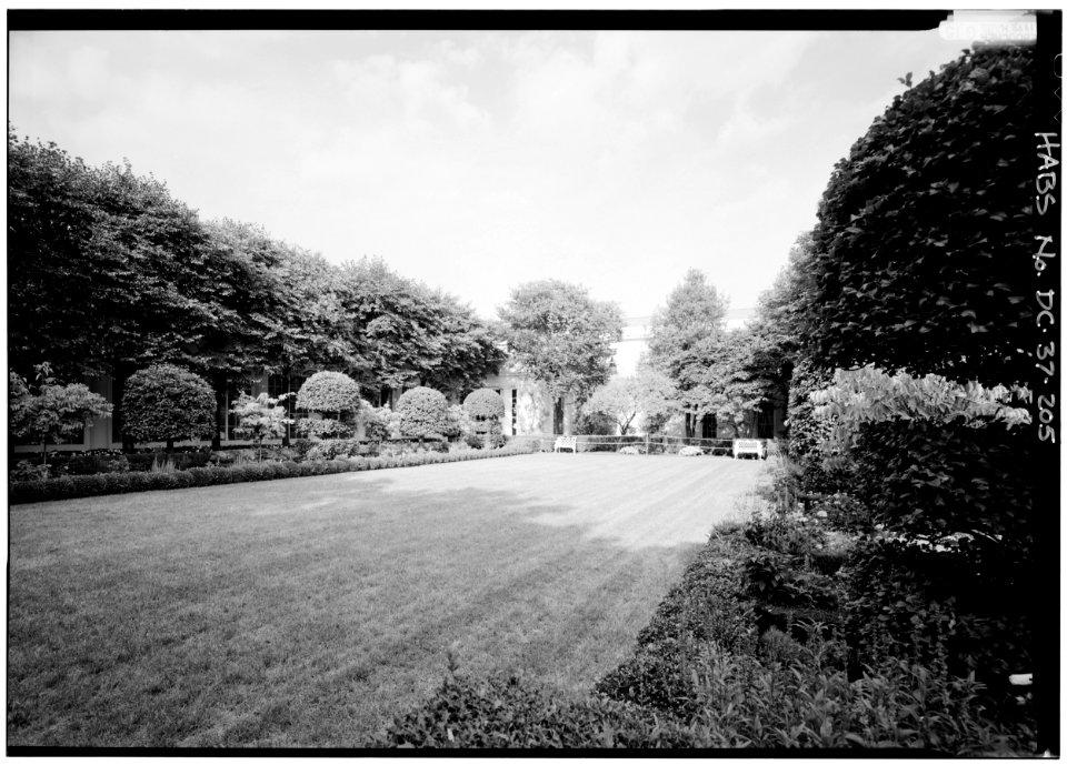 205 jacqueline kennedy garden