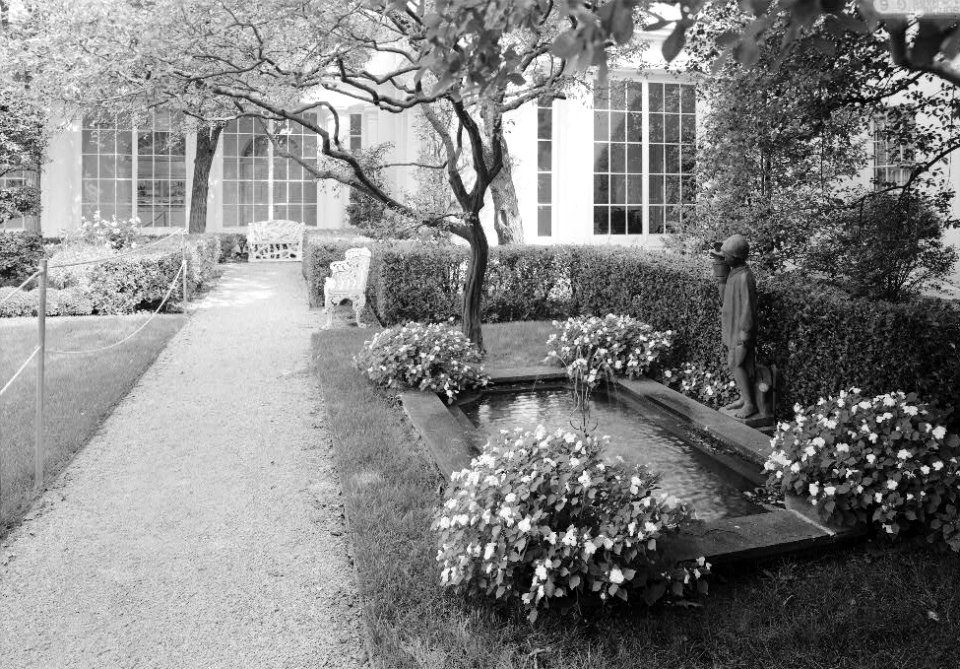 206. Jacqueline Kennedy Garden