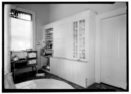 21. Historic American Buildings Survey E. W. Russell, Photographer, June 7, 1935 OLD CABINET AND CHINA CLOSET IN KITCHEN - Judge John Bragg House, 1906 Spring Hill Avenue, Mobile, Mobile County, AL - LOC - hhh.al0406.photos.004872p