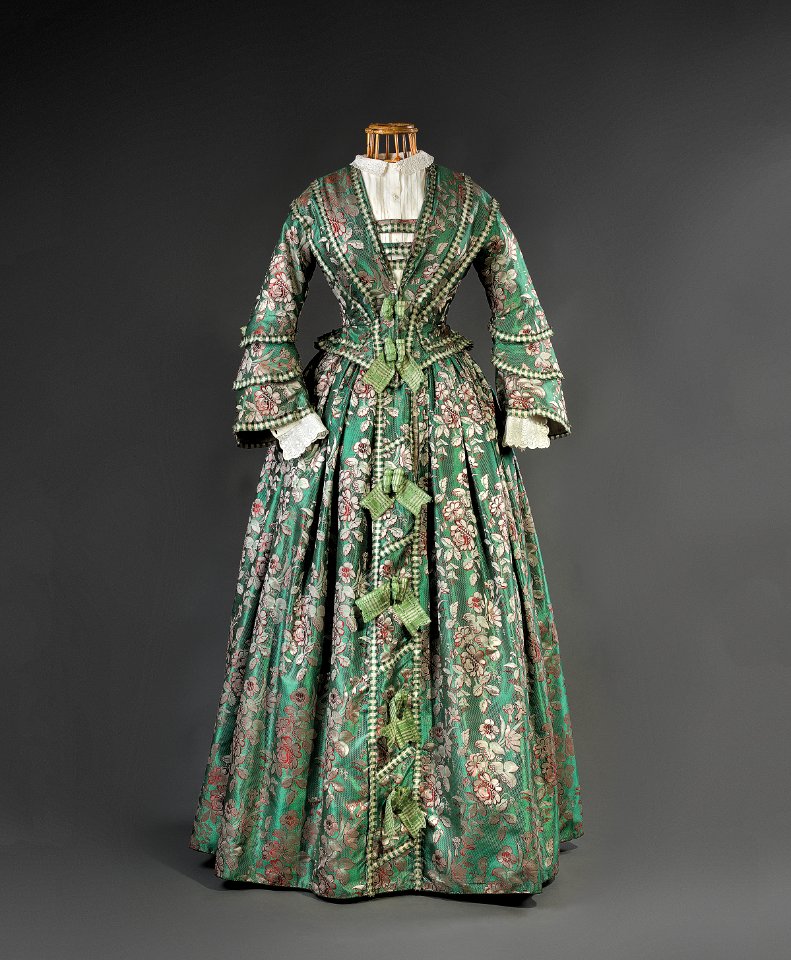 21. Dvoudílné hedvábné šaty, Praha, kolem r. 1850, Uměleckoprůmyslové muzeum v Praze