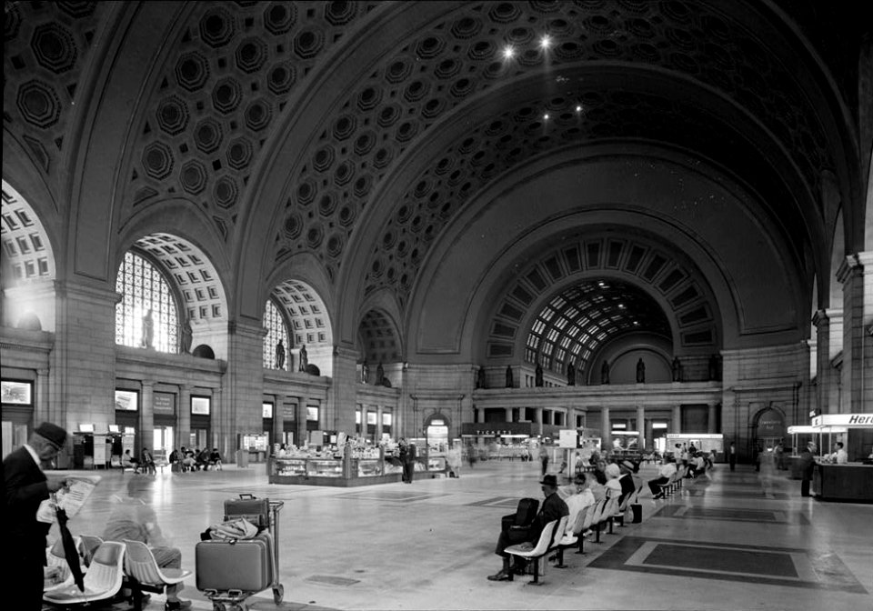 21. INTERIOR, WAITING ROOM - Union Station030030pv