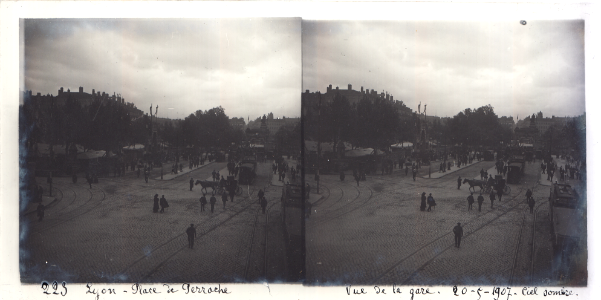 223 - Lyon - Gare de Perrache - Vue de la Gare - Ciel sombre