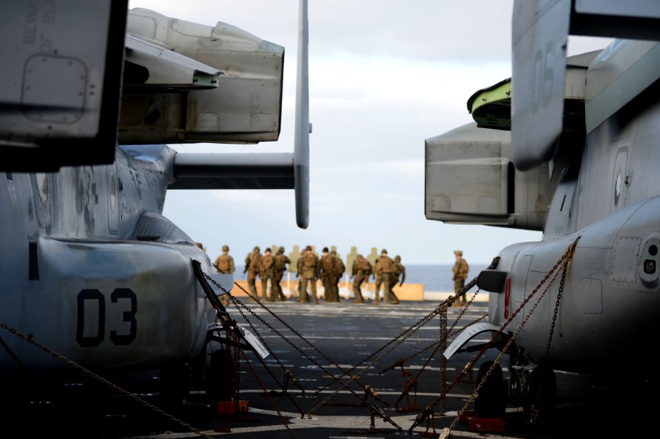 22nd Marine Expeditionary Unit live-fire exercise 140219-N-BD629-002