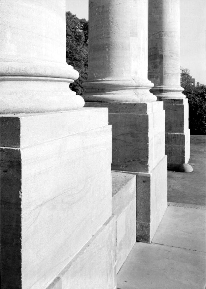 23. DETAIL OF STONE COLUMN BASES