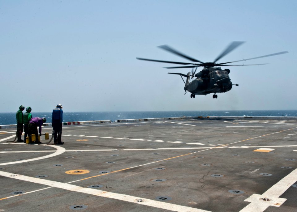 24th MEU load AH-1W Cobra 120705-N-XK513-091