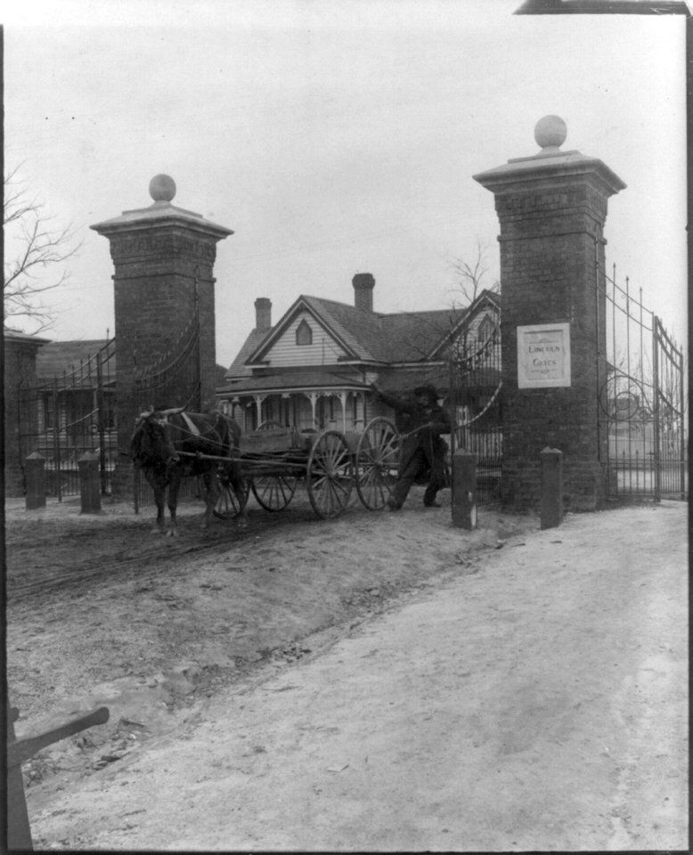 25th anniversary of Tuskegee Inst., Ala., 1906- Lincoln gates and wagon LCCN2004668174