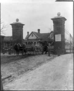 25th anniversary of Tuskegee Inst., Ala., 1906- Lincoln gates and wagon LCCN2004668174