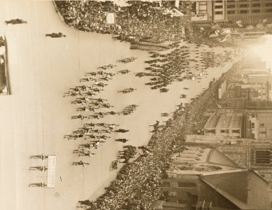 25,000 WOMEN WAR WORKERS MARCH IN 3RD LIBERTY LOAN PARADE IN PHILADELPHIA, PA. 165-ww-236D-004