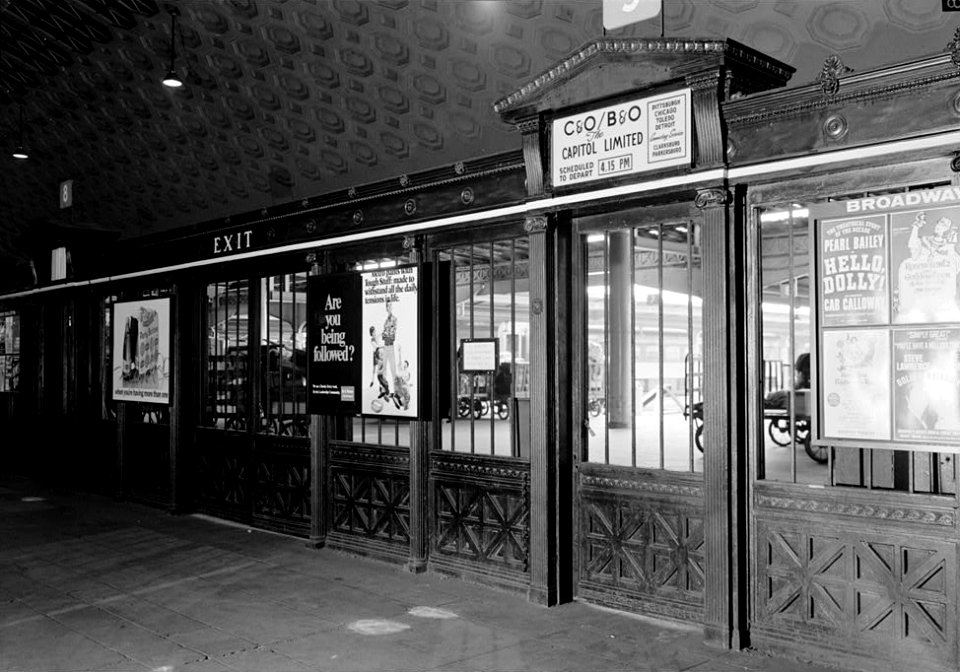 26. INTERIOR, DETAIL, TRAIN GATES - Union Station030035pv