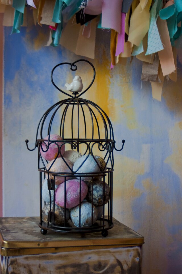 Room bird cage easter
