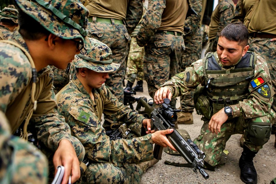 26th MEU Marines, Romanian Marines teach weapon systems classes during BALTOPS (42590498791)