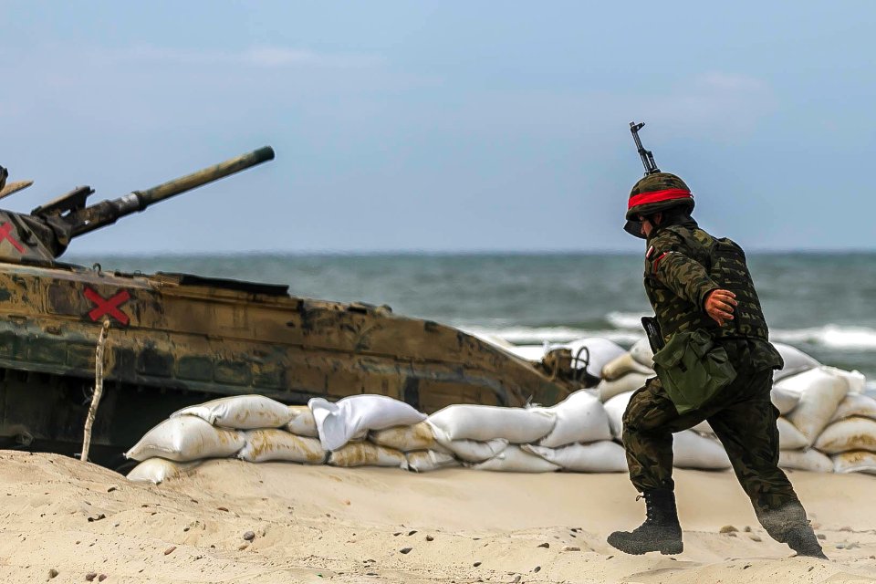 26th MEU Tank platoon, Polish BMP unit go head-to-head in mechanized assault exercise during BALTOPS (27923969777)