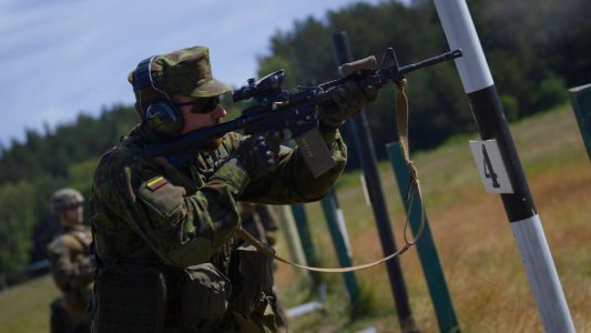 26th MEU Marines participate in multilateral live-fire training during exercise BALTOPS (27770937157)