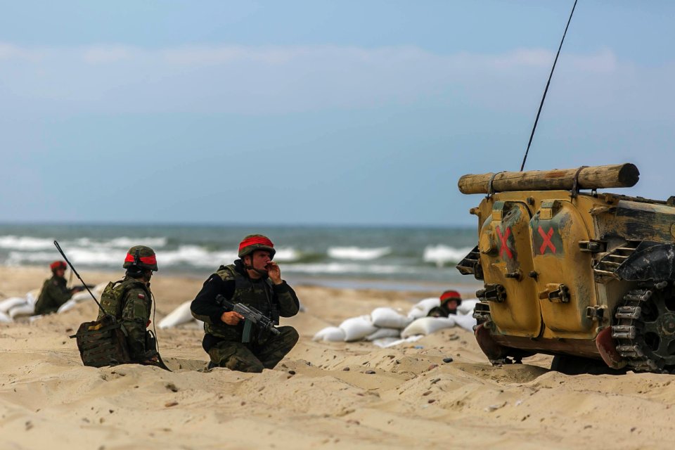 26th MEU Tank platoon, Polish BMP unit go head-to-head in mechanized assault exercise during BALTOPS (42075599064)
