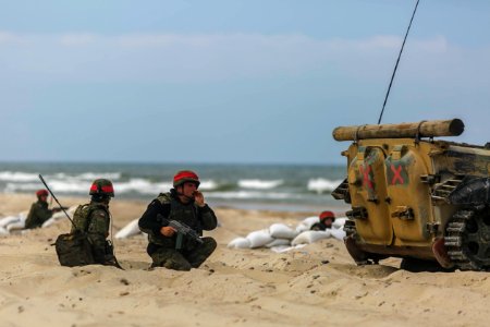 26th MEU Tank platoon, Polish BMP unit go head-to-head in mechanized assault exercise during BALTOPS (42075599064)